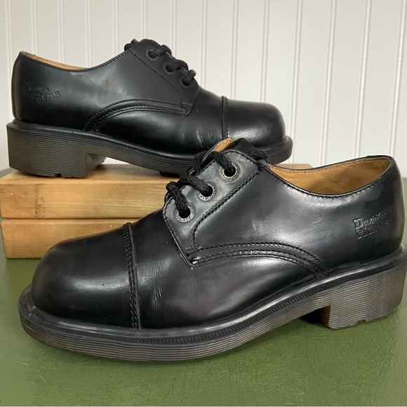 Vintage England Dr Martens Cap Toe Lace Front Oxfords in Black Leather *England* - Picture 6 of 13